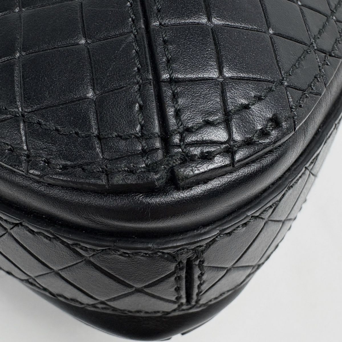 Bottega Veneta Intrecciato Scorpito Shoulder Bag Leather Black — view 4