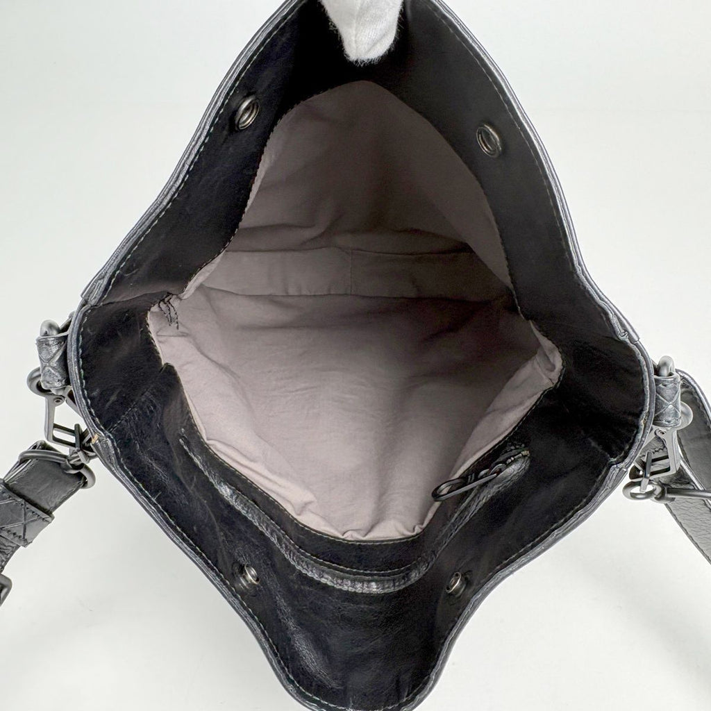 Bottega Veneta Intrecciato Scorpito Shoulder Bag Leather Black — view 9
