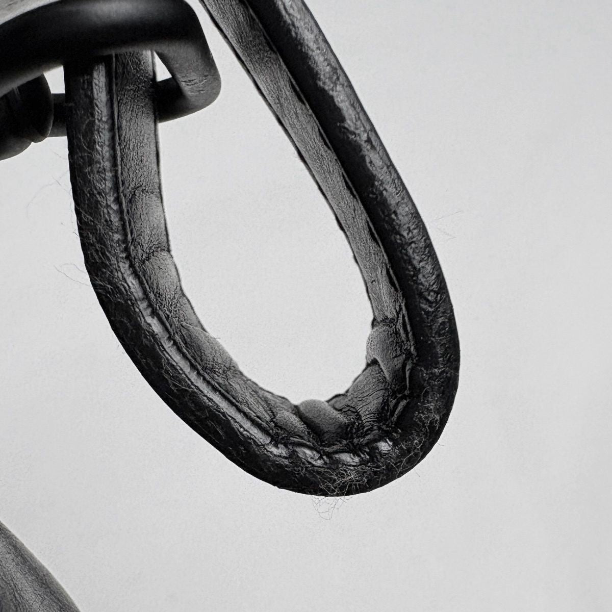 Bottega Veneta Intrecciato Scorpito Shoulder Bag Leather Black — view 6
