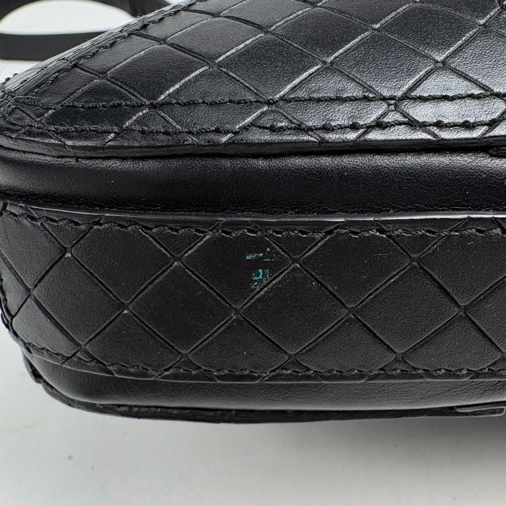 Bottega Veneta Intrecciato Scorpito Shoulder Bag Leather Black — view 3