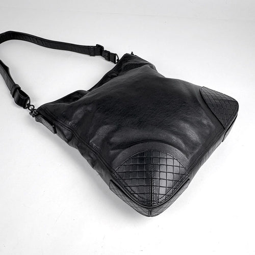 Bottega Veneta Intrecciato Scorpito Shoulder Bag Leather Black — view 2
