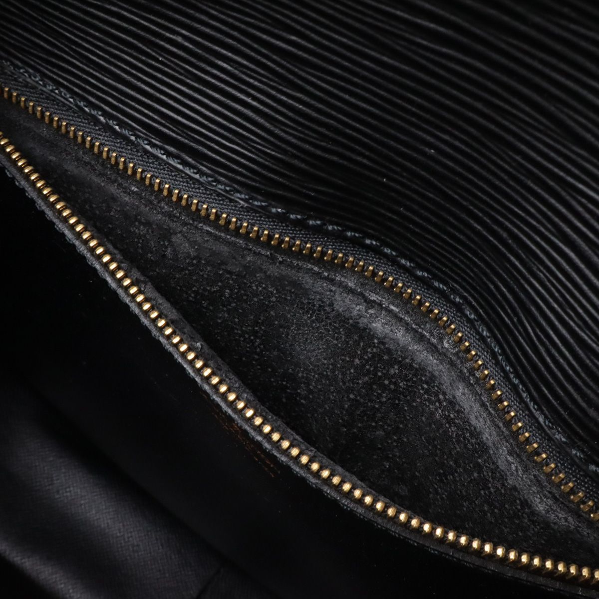 Louis Vuitton Epi Saint Cloud Shoulder Bag Pochette Crossbody Leather Noir — view 7