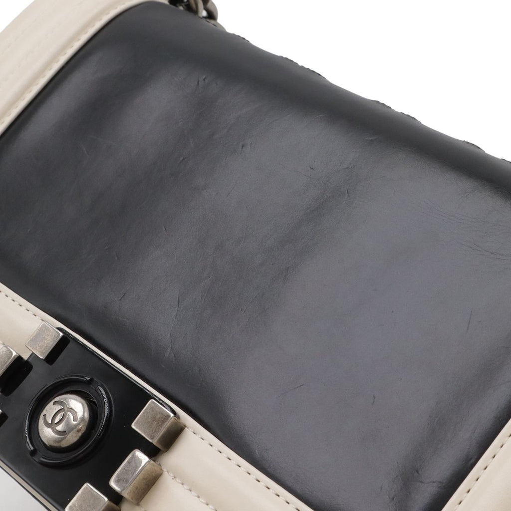 Chanel 25 CC Logo Chain Shoulder Bag Leather Black Ivory Antique Silver — view 5