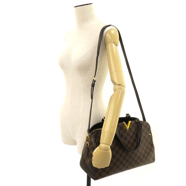 Louis Vuitton Damier Kensington Messenger Bag — view 9