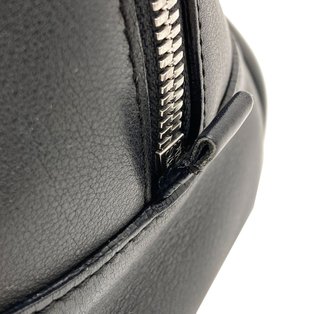 Loewe Amazona 2-Way Handbag Calf — view 9