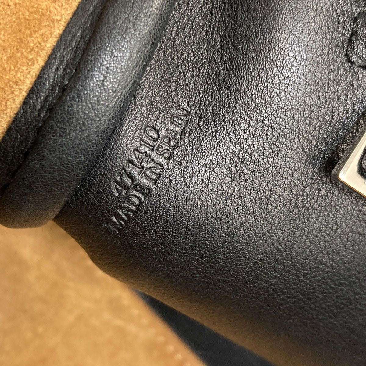 Loewe Amazona 2-Way Handbag Calf — view 7