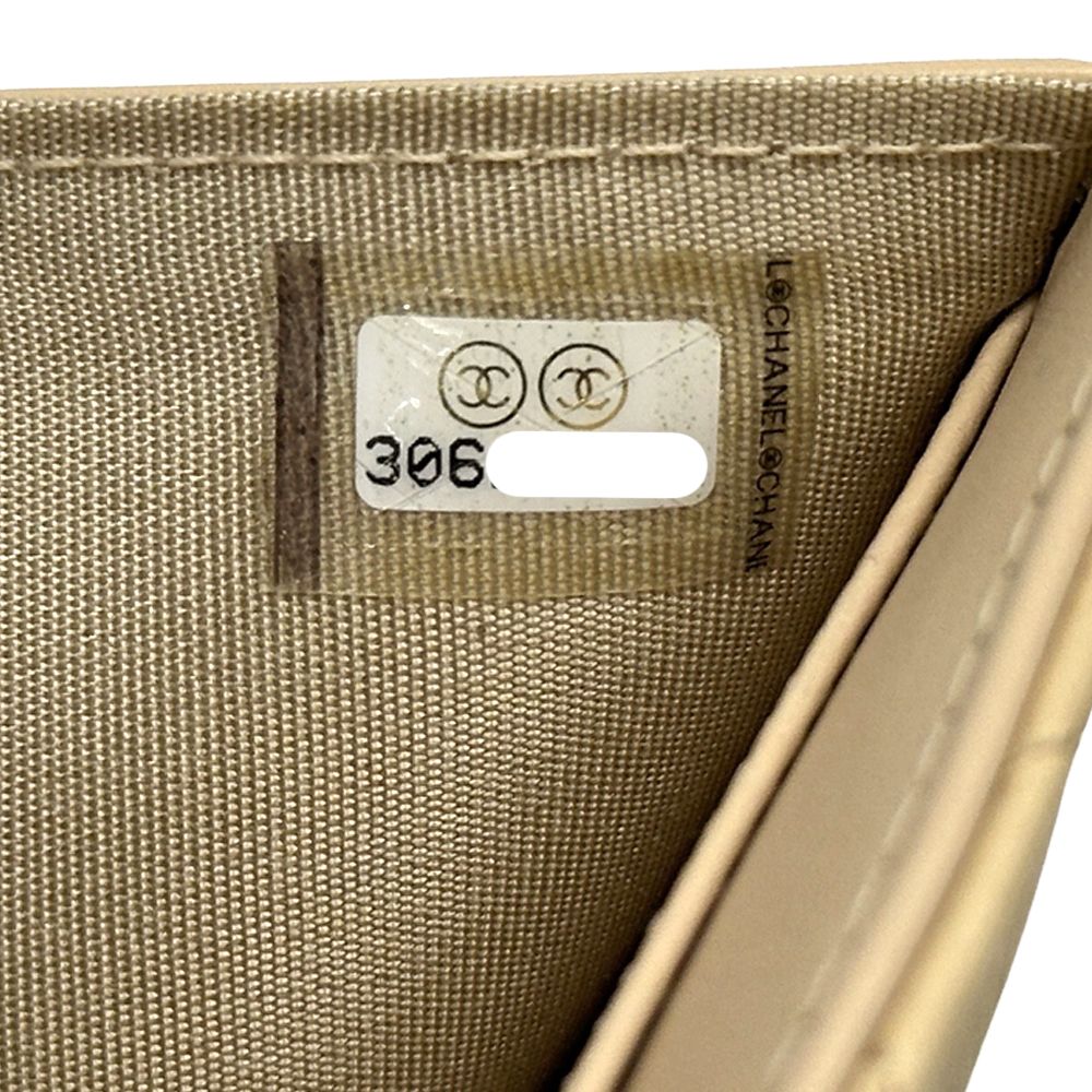 Chanel Wallet 19 Bifold Lambskin Beige Gold CC Logo Quilted Trifold Compact — view 6