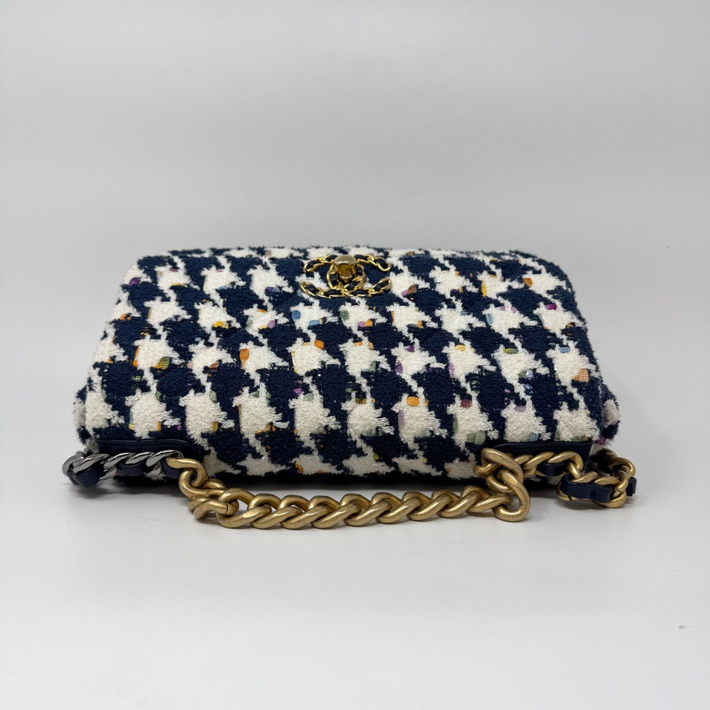 Chanel Shoulder Bag Tweed CC Logo Turnlock Gold — view 5