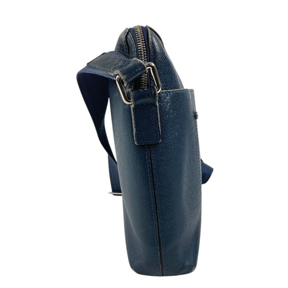 Louis Vuitton Shoulder Bag Grigori Taiga Leather Ocean Blue — view 4