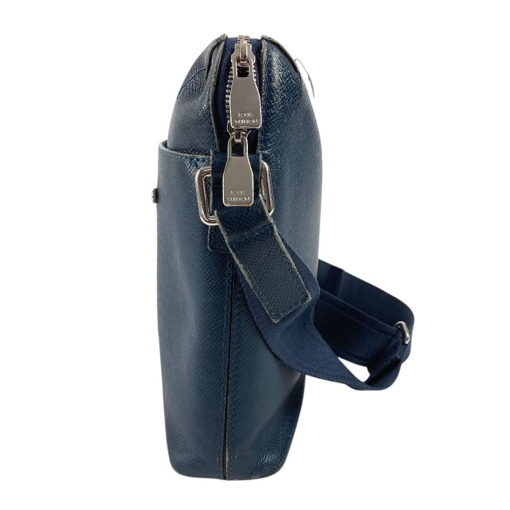 Louis Vuitton Shoulder Bag Grigori Taiga Leather Ocean Blue — view 3