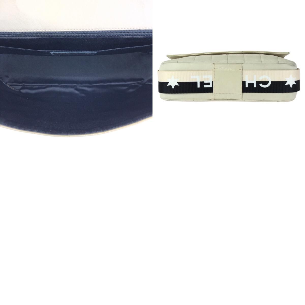 Chanel Vintage Choco Bar CC Logo Off White Black Gold Lambskin Shoulder Bag — view 9
