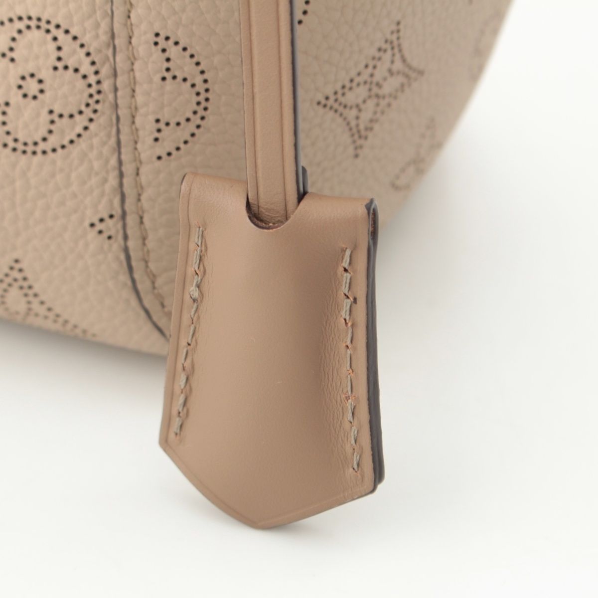 Louis Vuitton Monogram Mahina Leather Hina PM 2-Way Shoulder Tote Handbag Gare — view 9