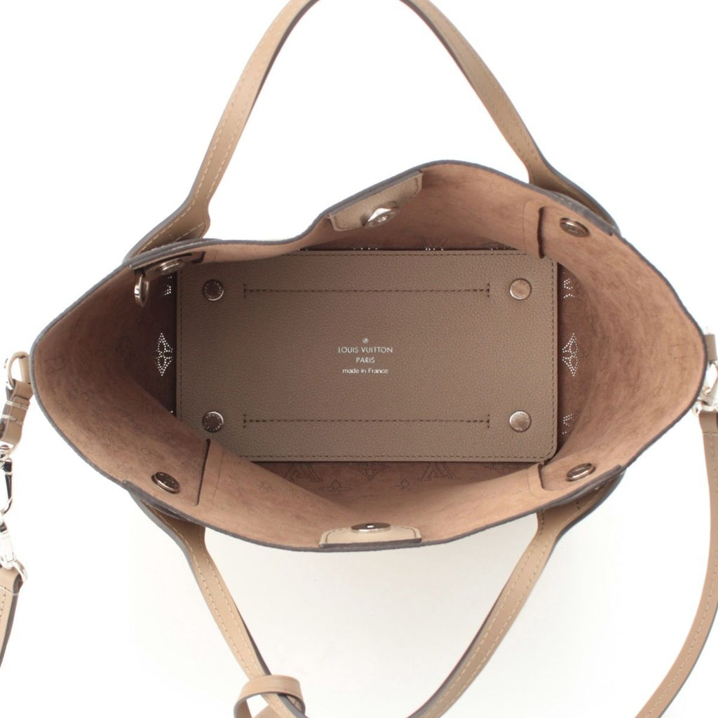 Louis Vuitton Monogram Mahina Leather Hina PM 2-Way Shoulder Tote Handbag Gare — view 6