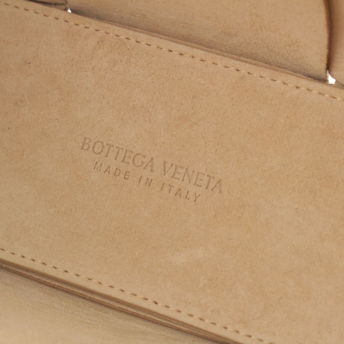 Bottega Veneta Leather Maxi Intrecciato Mini Arco 2-Way Handbag Beige — view 7