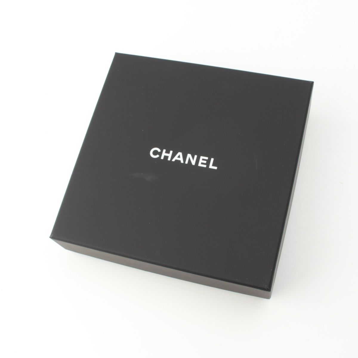 Chanel Collection Metal & Costume Pearl CC Logo Necklace Multicolor — view 9