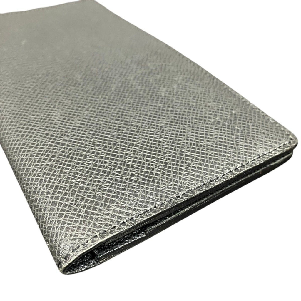 Louis Vuitton Portefeuille Long Taiga Billfold Leather Wallet — view 5