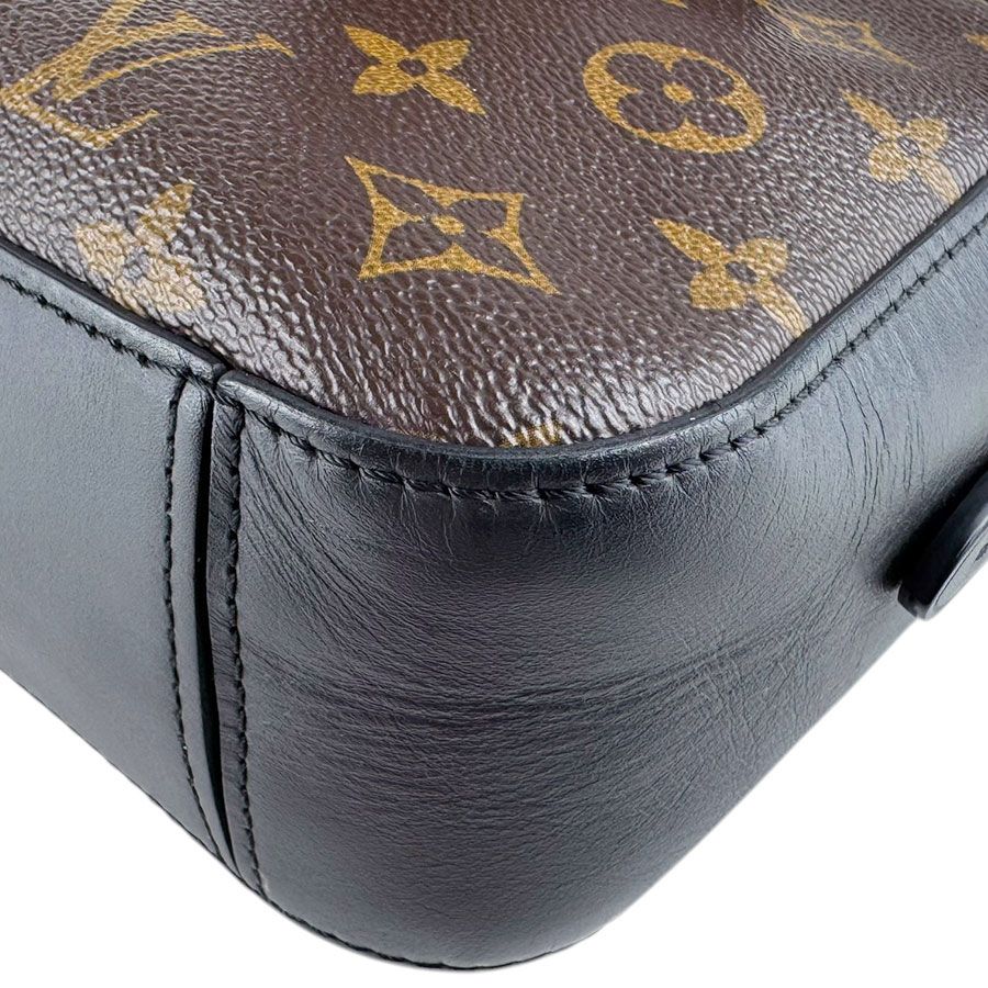 Louis Vuitton Shoulder Bag Saintonge — view 7