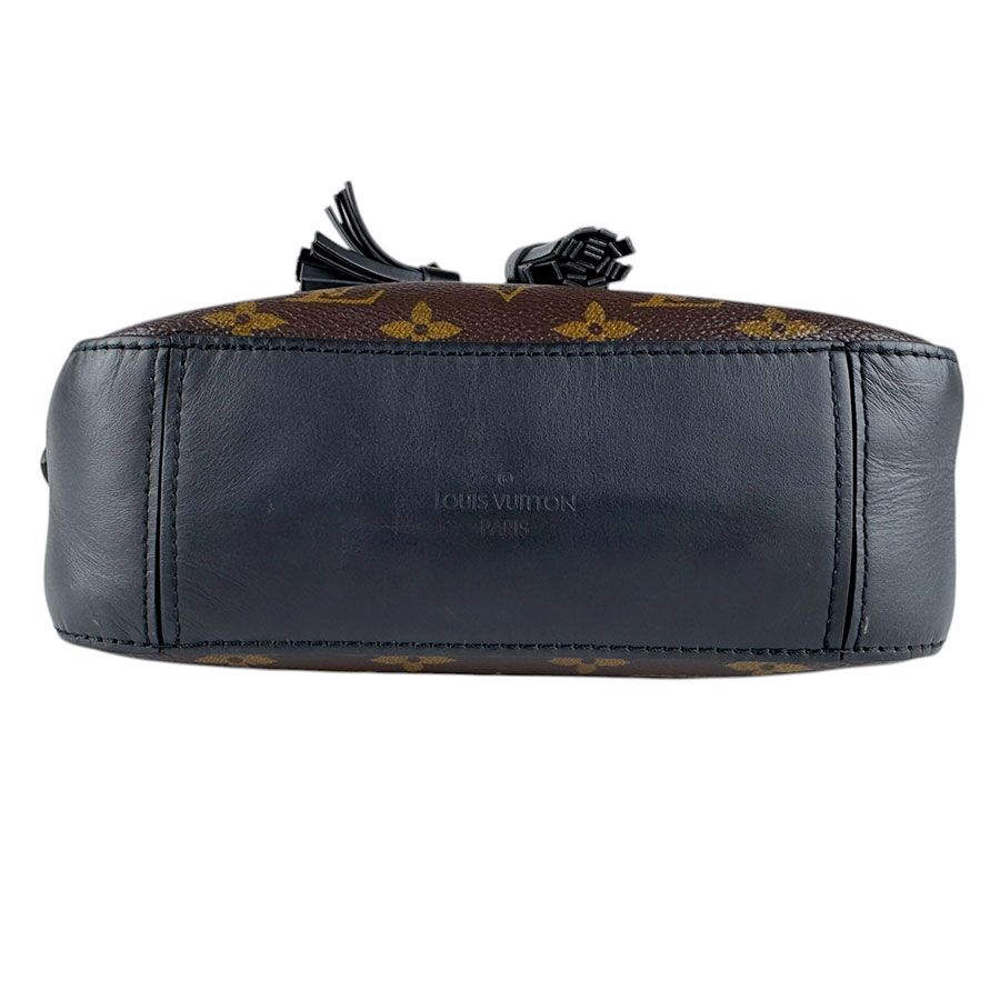 Louis Vuitton Shoulder Bag Saintonge — view 4