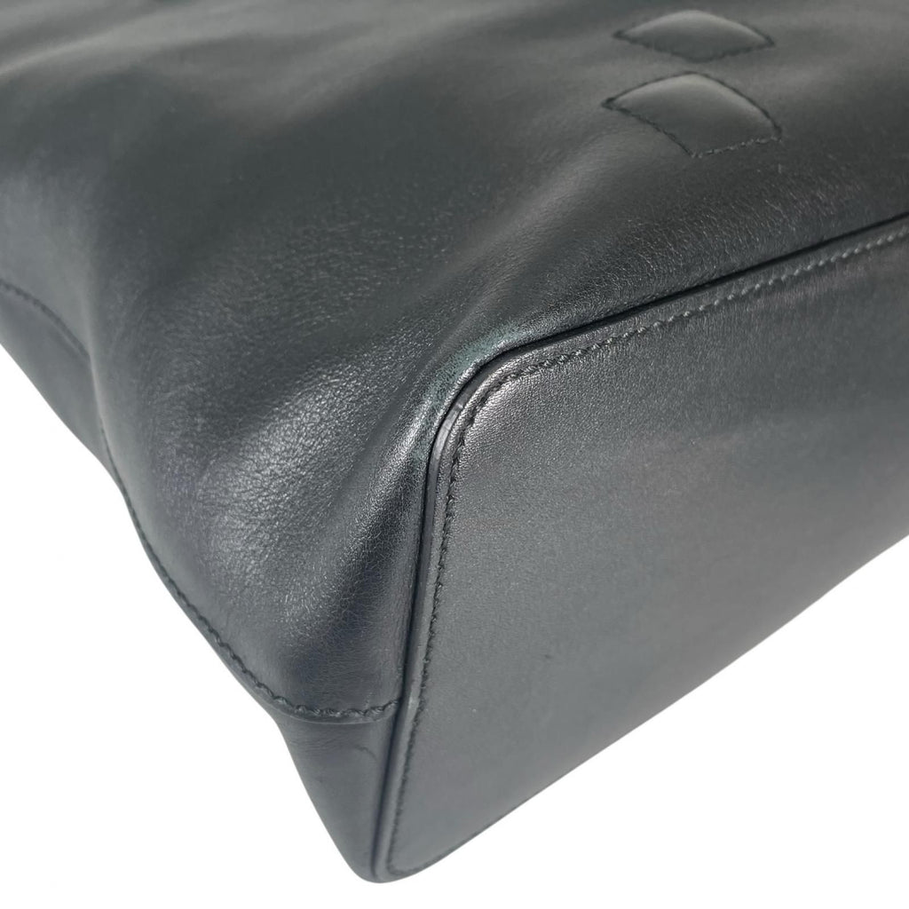 Gucci GG Embossed Tote Bag Leather Black — view 7