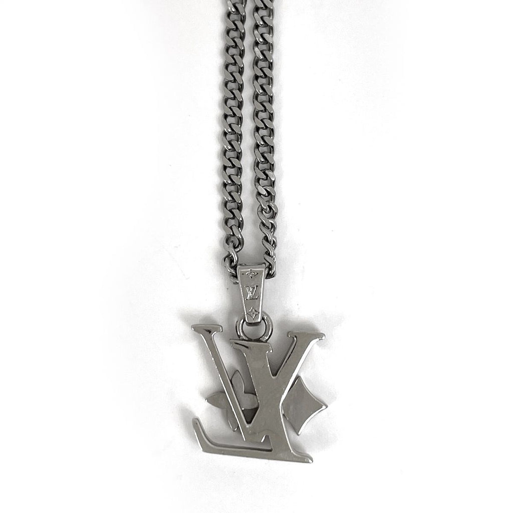 Louis Vuitton Pendant Monogram Low Necklace Metal Silver — view 2