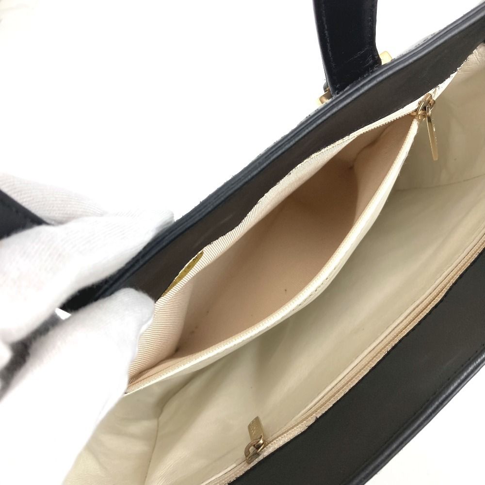 Chanel Handbag Logo CC Choco Bar Leather Black — view 3