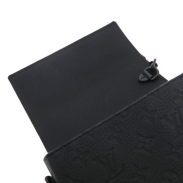 Louis Vuitton Steamer Wearable Wallet — view 8