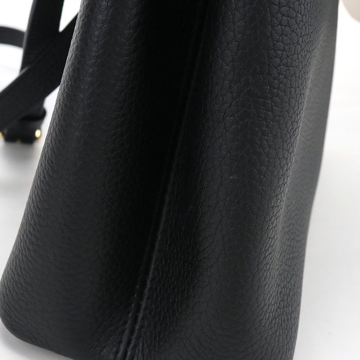 Louis Vuitton Capucines PM Taurillon Handbag Leather — view 8
