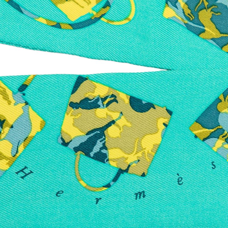 Hermes Twilly Kelly en Caleche Kelly's Carriage Scarf Green Yellow Silk — view 4