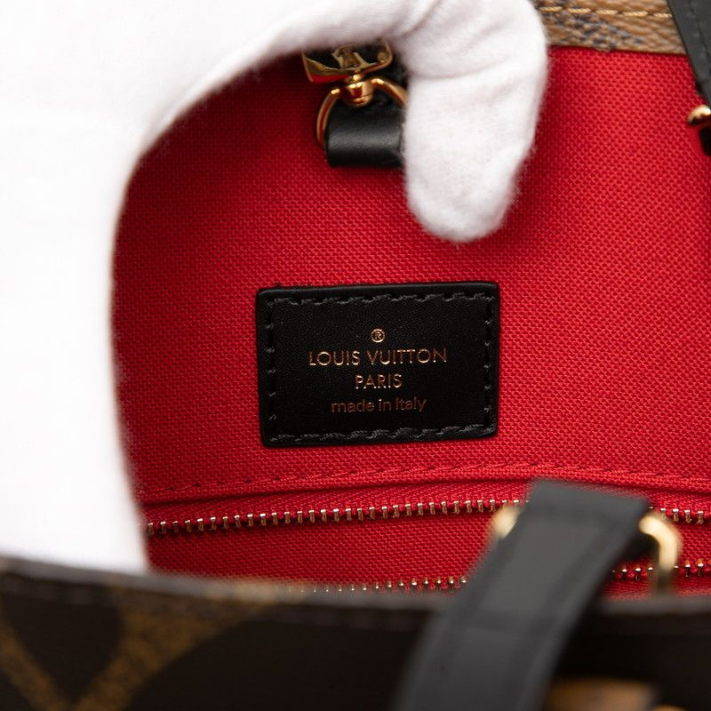 Louis Vuitton Monogram Giant Reverse On The Go MM 2-Way Shoulder Bag Brown — view 5