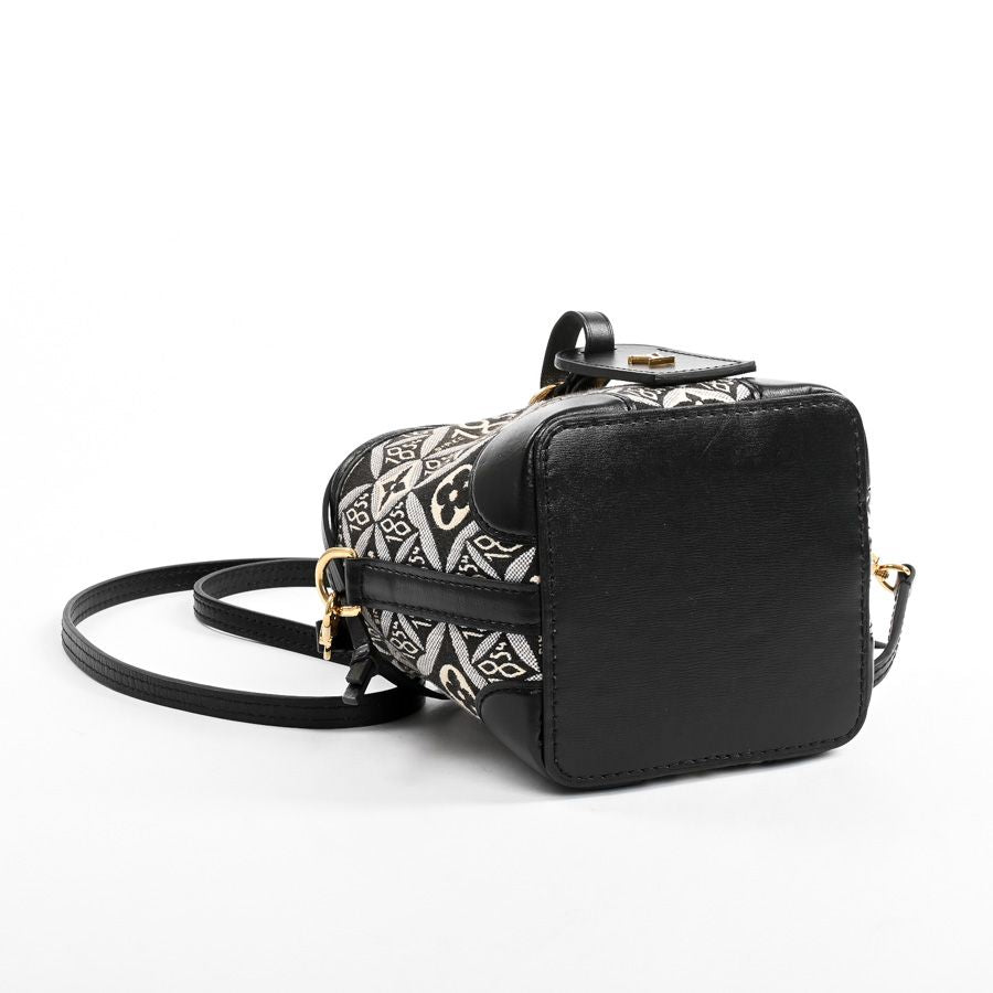 Louis Vuitton Shoulder Bag Noe Purse — view 5