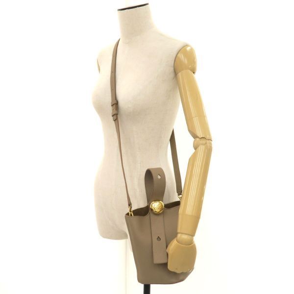 Loewe Pebble Bucket Bag Mini — view 9