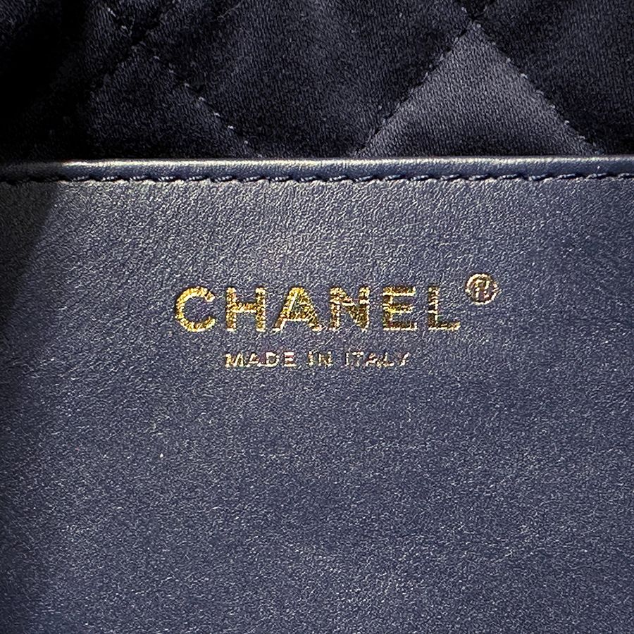 Chanel 2-Way Shoulder Bag 22 Leather Navy Gold Chain — view 6