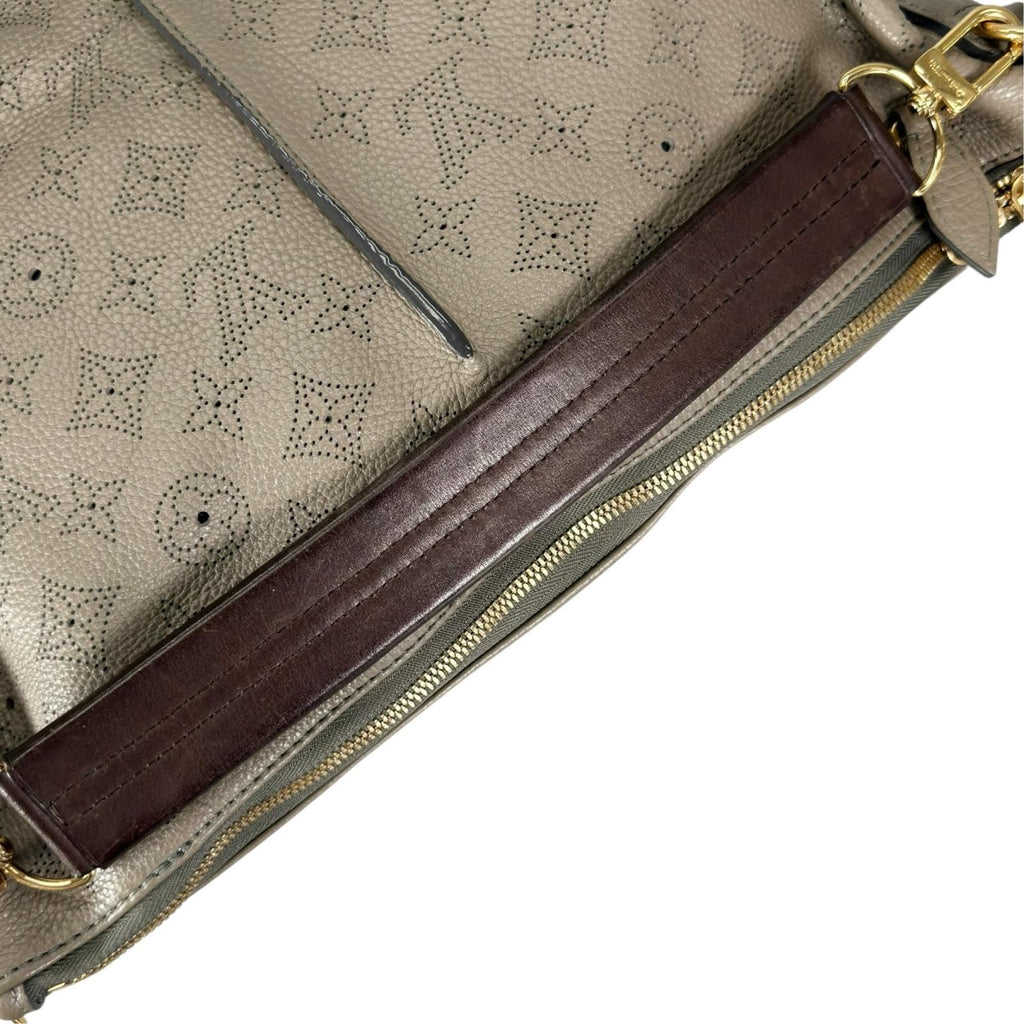 Louis Vuitton Selene MM Mahina Shoulder Bag Leather Taupe 2-Way — view 6