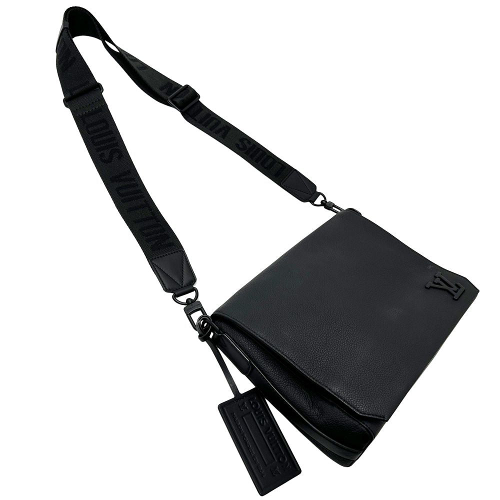 Louis Vuitton LV Aerogram Shoulder Bag Take Off Messenger Noir Black — view 4