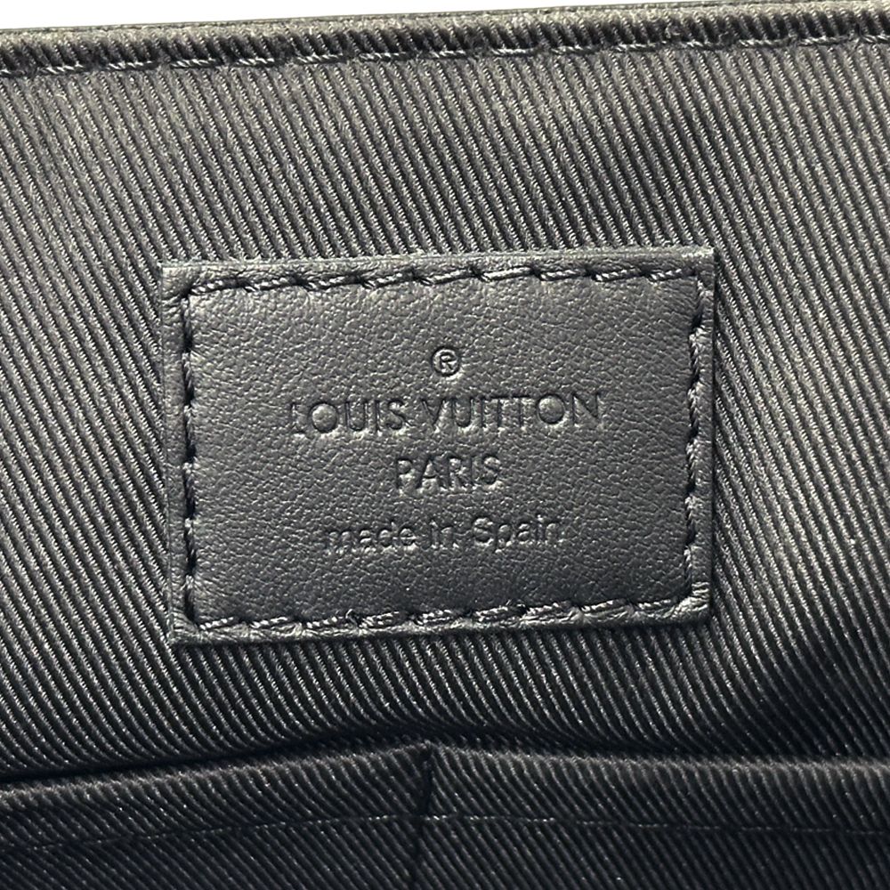 Louis Vuitton LV Aerogram Shoulder Bag Take Off Messenger Noir Black — view 6