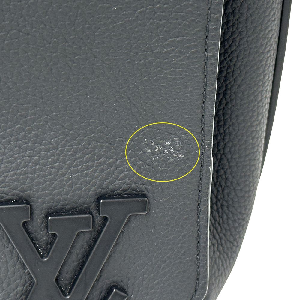 Louis Vuitton LV Aerogram Shoulder Bag Take Off Messenger Noir Black — view 8