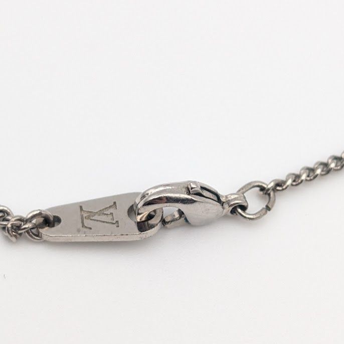 Louis Vuitton Collier Charm for Gentlemen Silver Lvlogo Paris Necklace — view 3