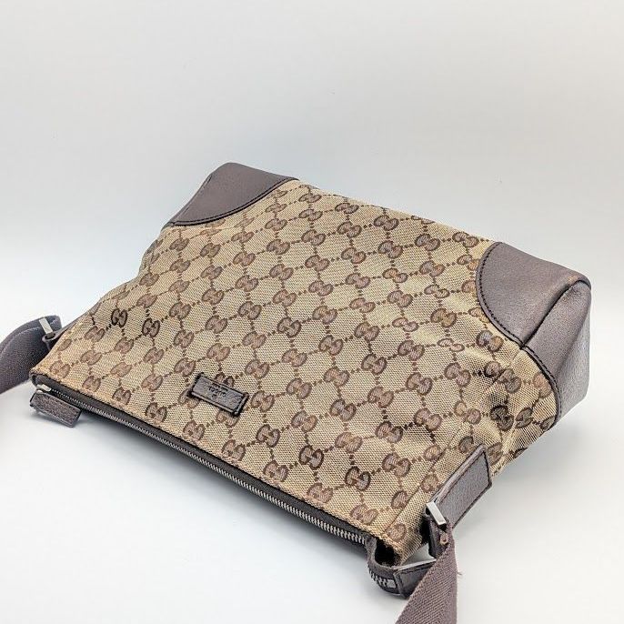 Gucci GG Canvas Shoulder Bag Brown — view 3
