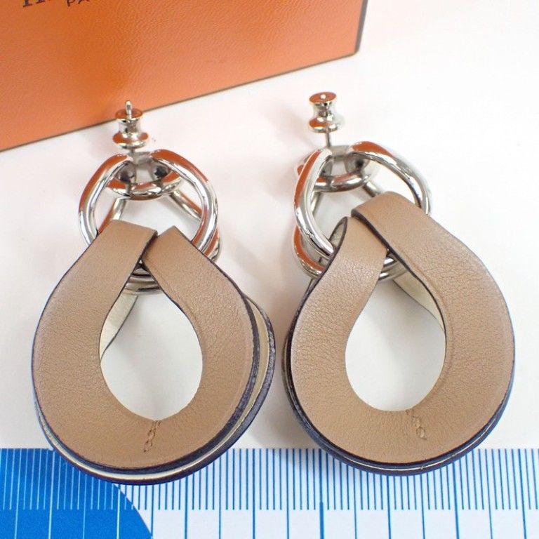 Hermes Earrings Villevolt Chai Nata SS Voswift Silver — view 2