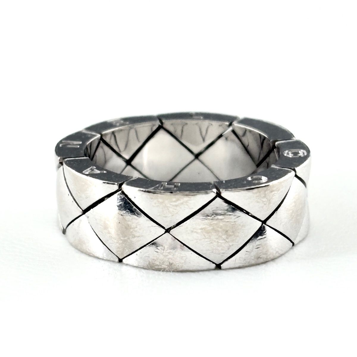 Chanel Quilted Ring Ation on the metal. — view 2