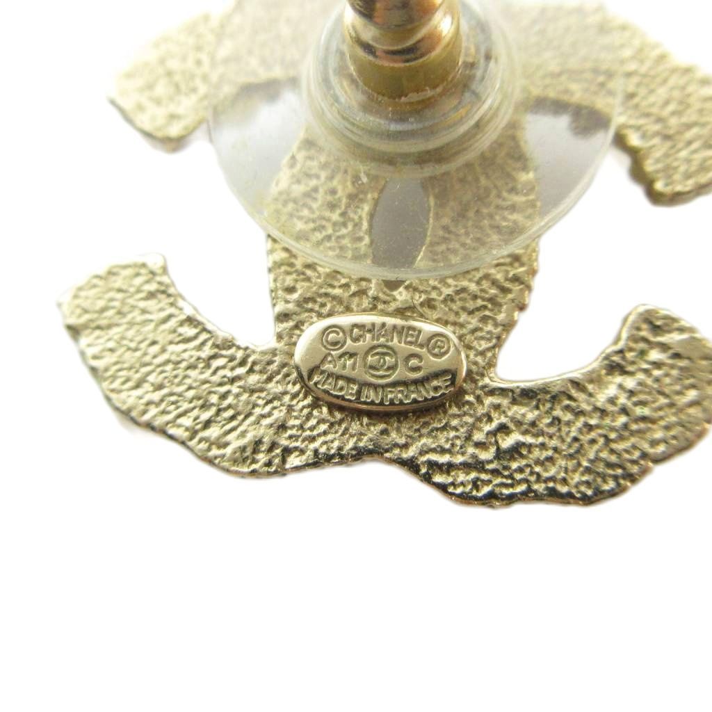 Chanel Earrings Only Pearl CC Logo Gold — view 4