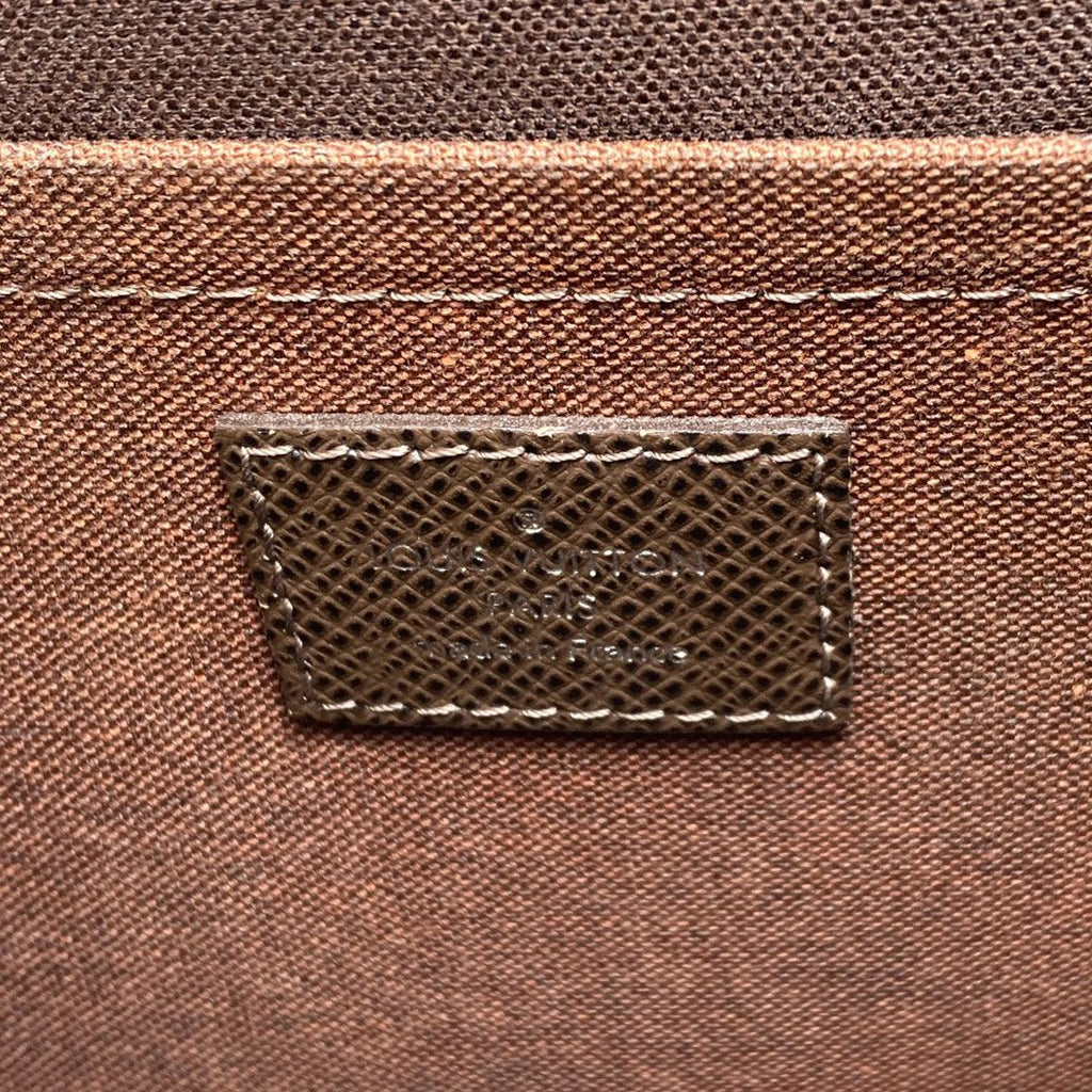 Louis Vuitton Andrey Shoulder Bag Taiga — view 6