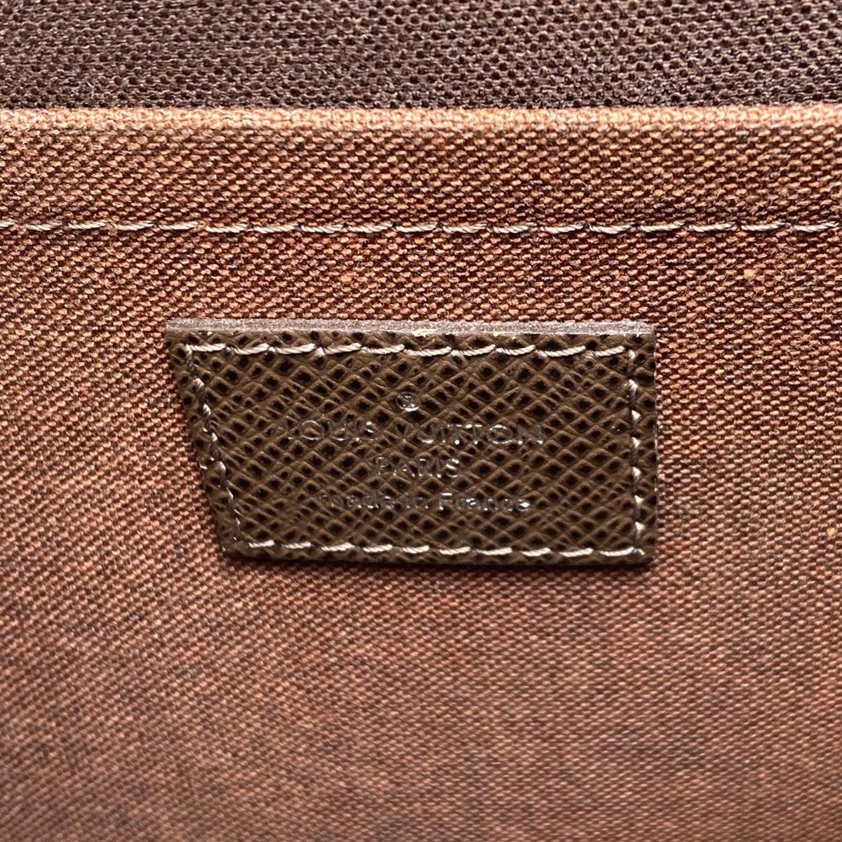 Louis Vuitton Andrey Shoulder Bag Taiga — view 6
