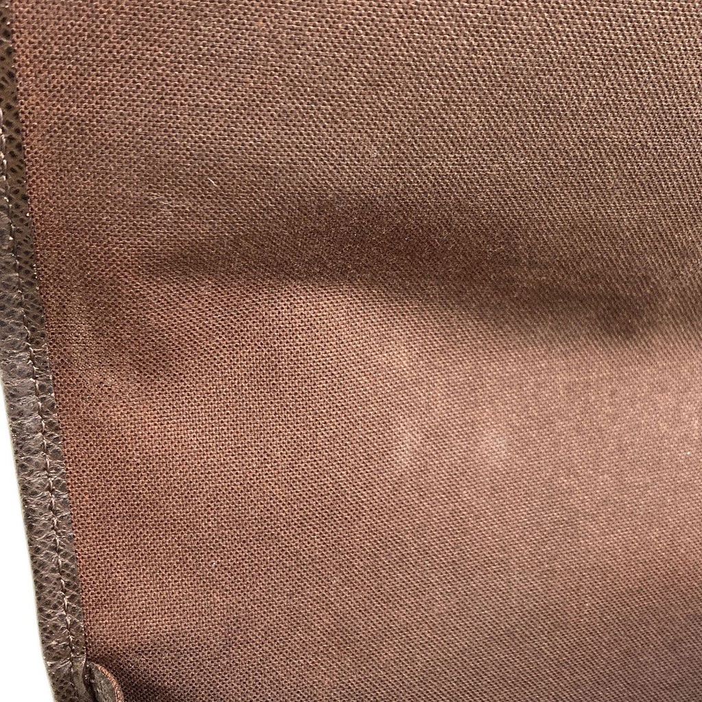 Louis Vuitton Andrey Shoulder Bag Taiga — view 8