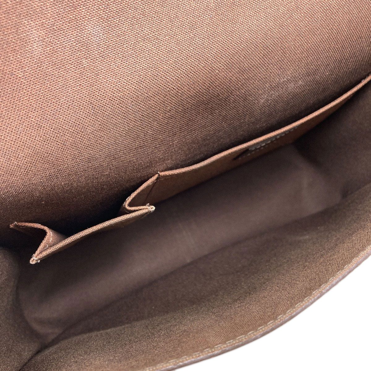 Louis Vuitton Andrey Shoulder Bag Taiga — view 5