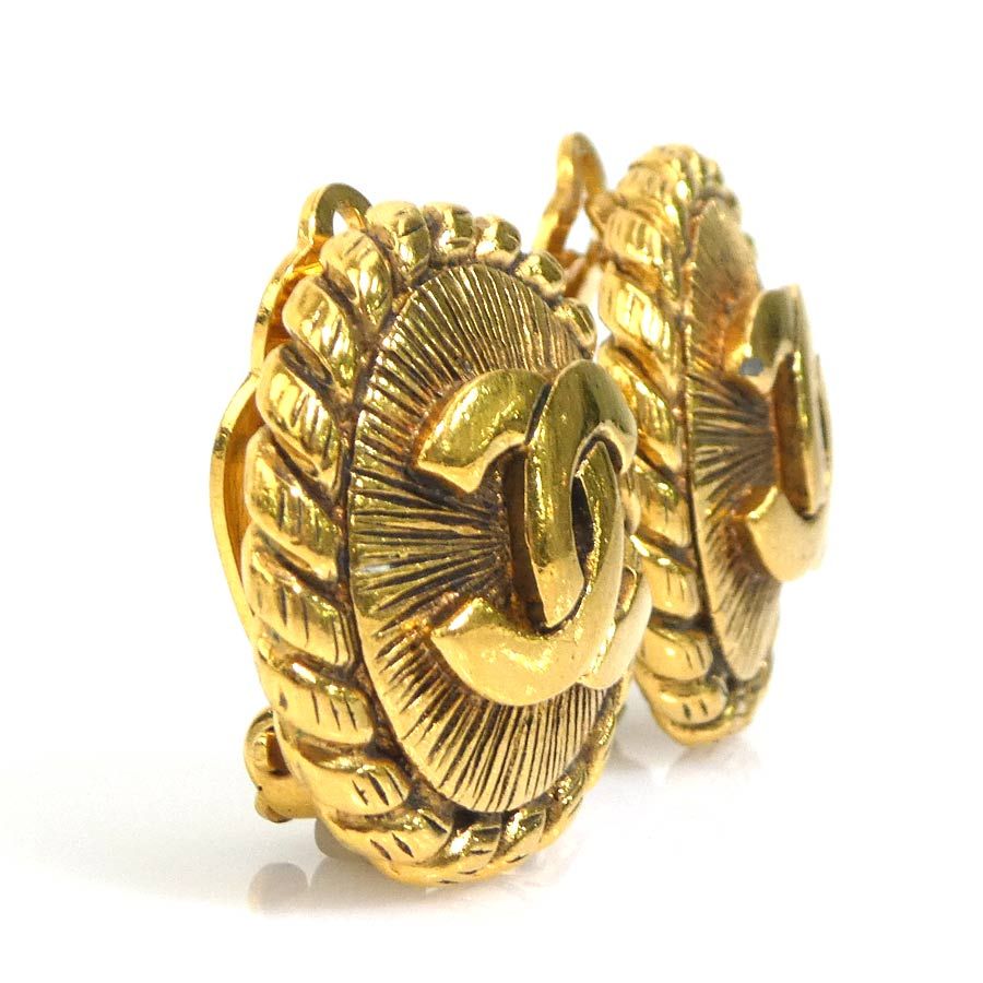 Chanel Earrings CC Logo — view 2