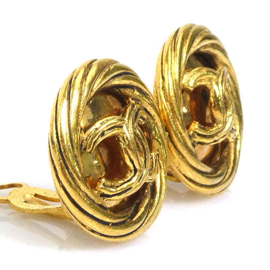 Chanel Earrings CC Logo — view 2