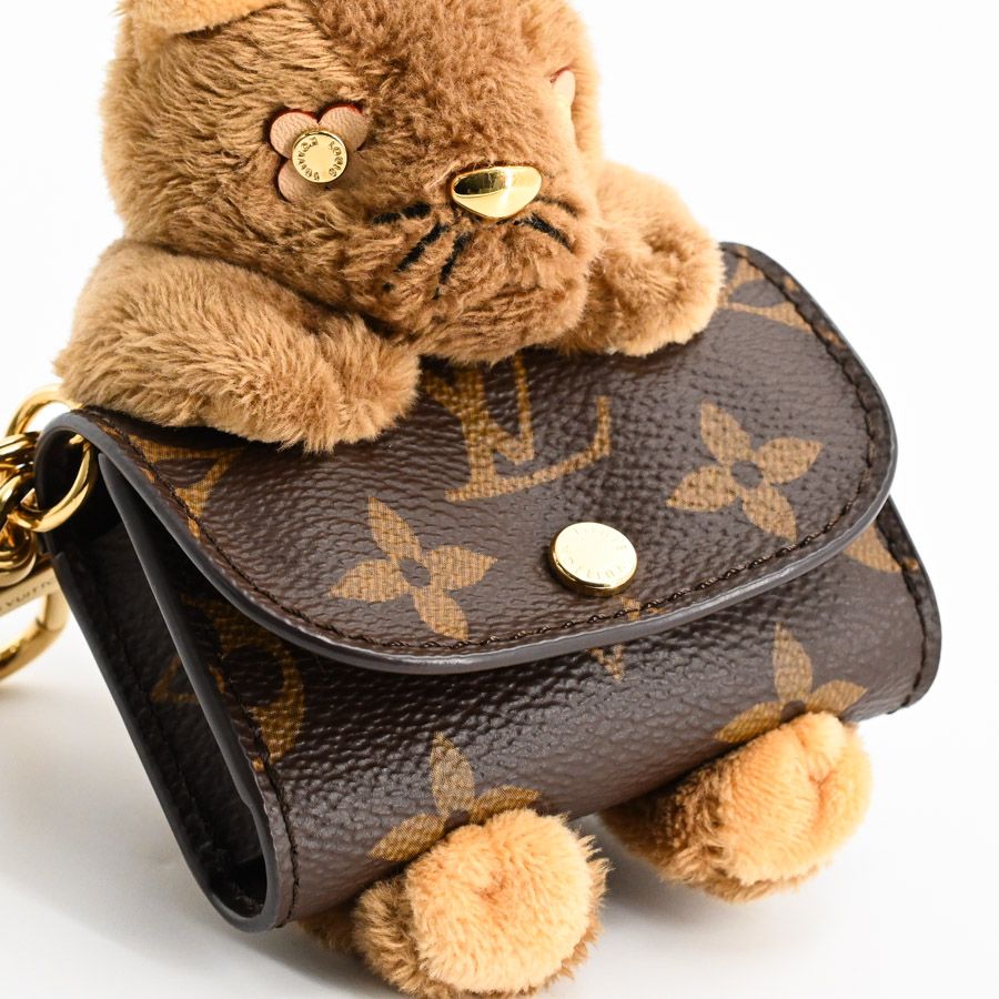 Louis Vuitton Charm LV Monogram Keychain — view 9
