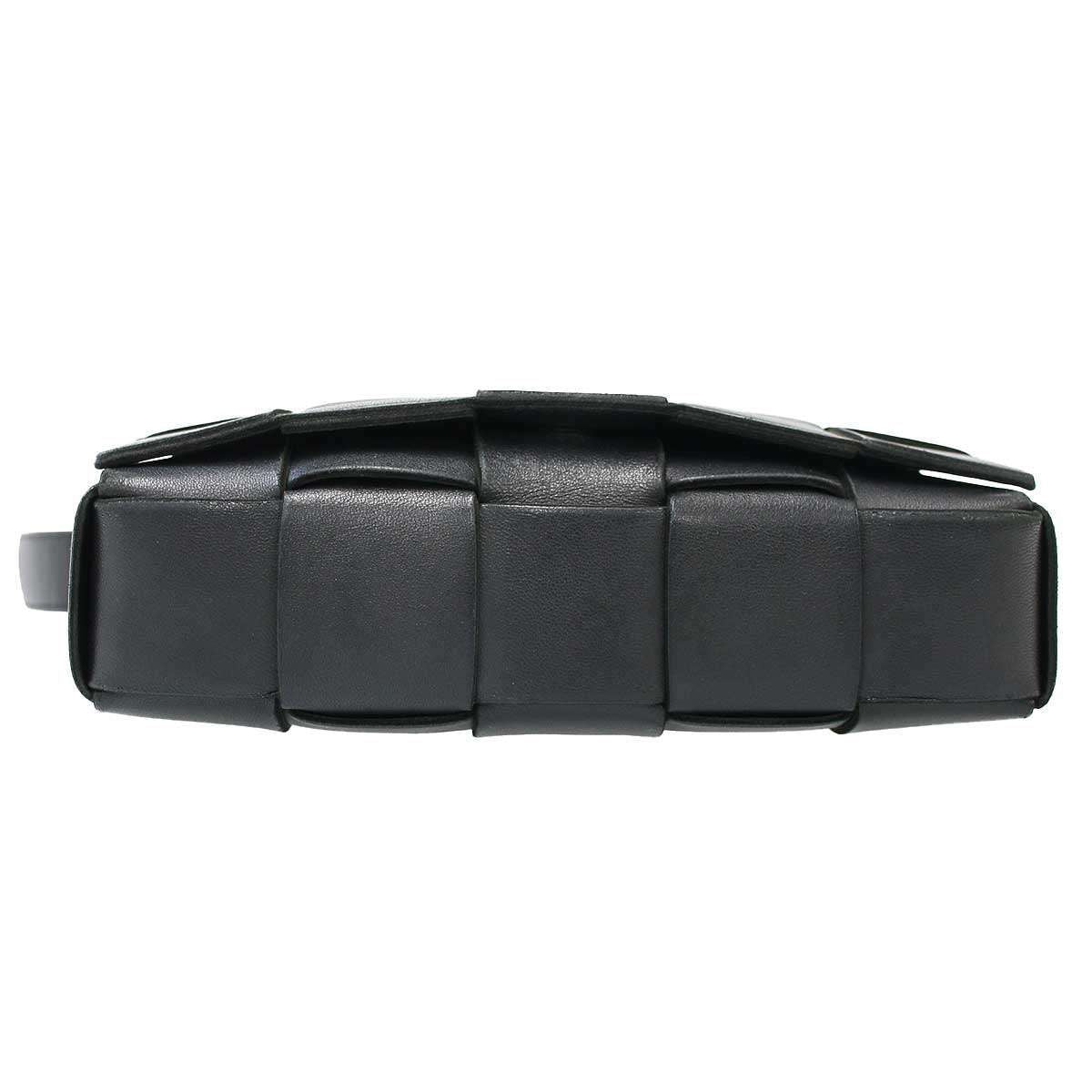 Bottega Veneta Cassette Maxi Intrecciato Leather Shoulder Bag Black — view 4