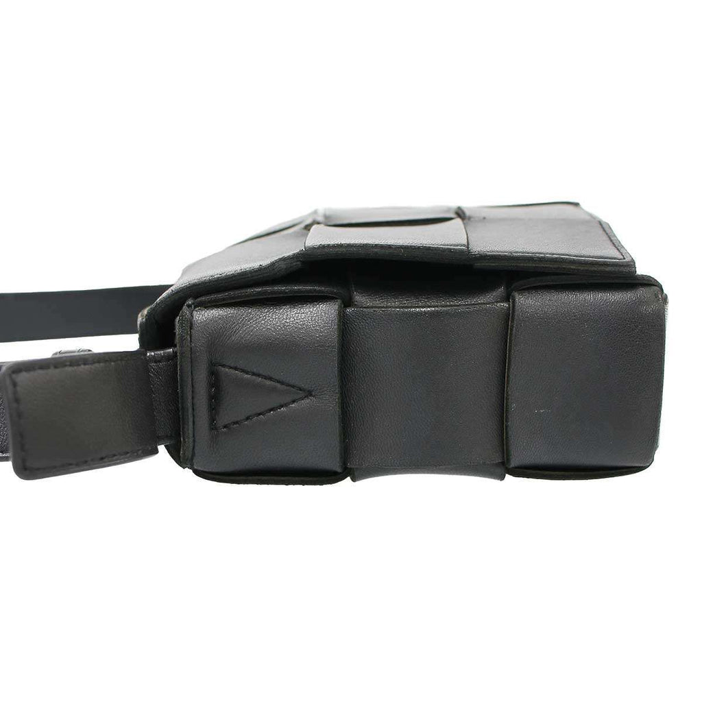 Bottega Veneta Cassette Maxi Intrecciato Leather Shoulder Bag Black — view 3
